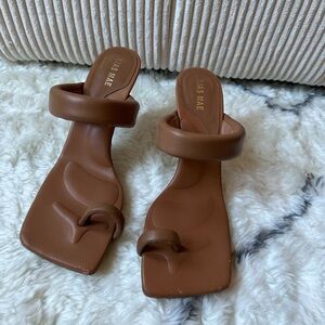 Brown leather mules with toe strap